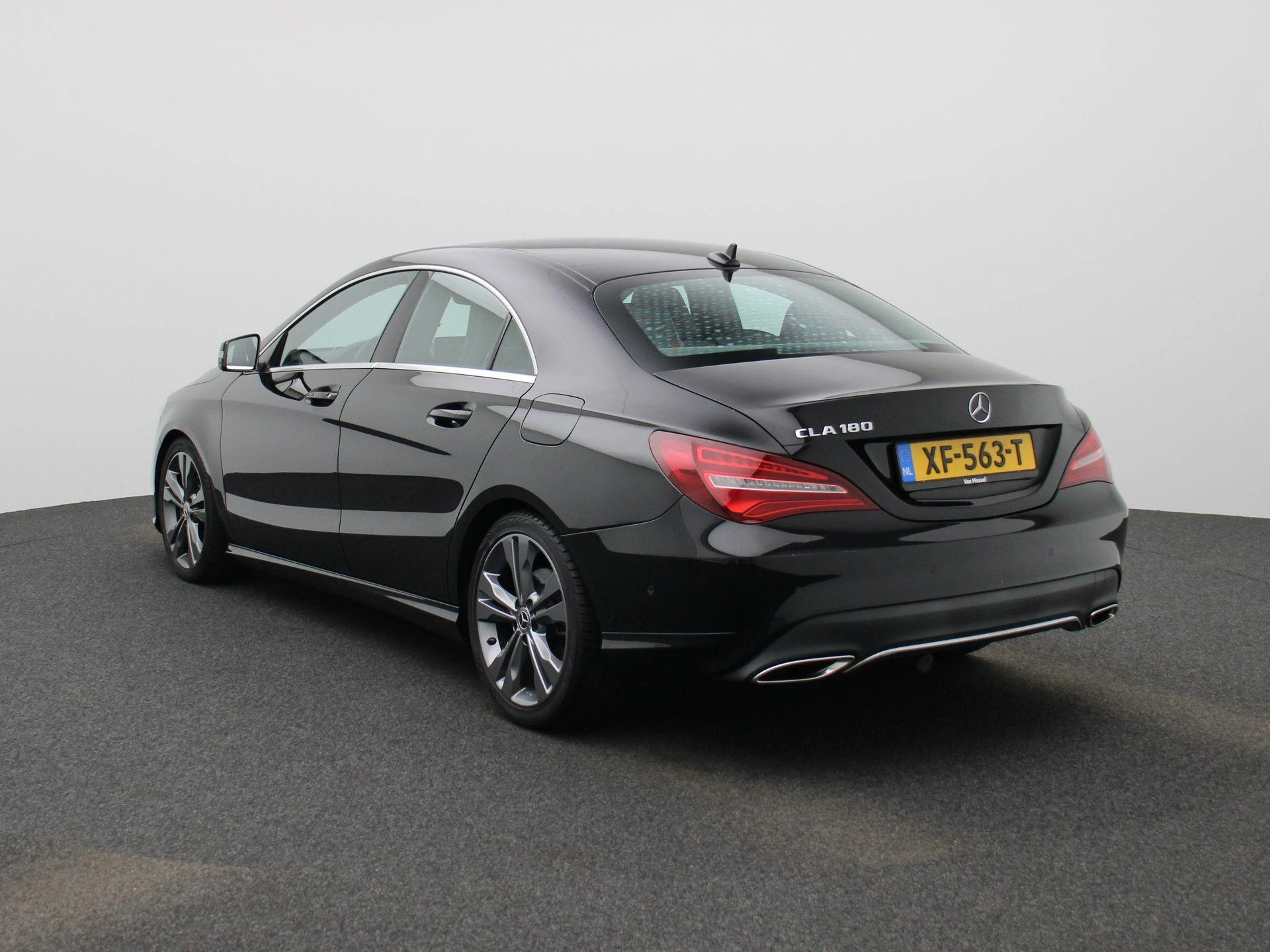 Mercedes-Benz-CLA-image-1