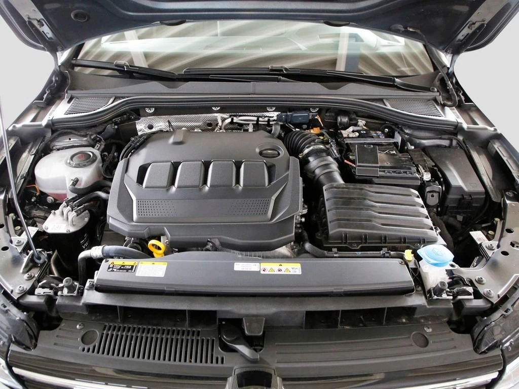 Volkswagen-Golf-image-6