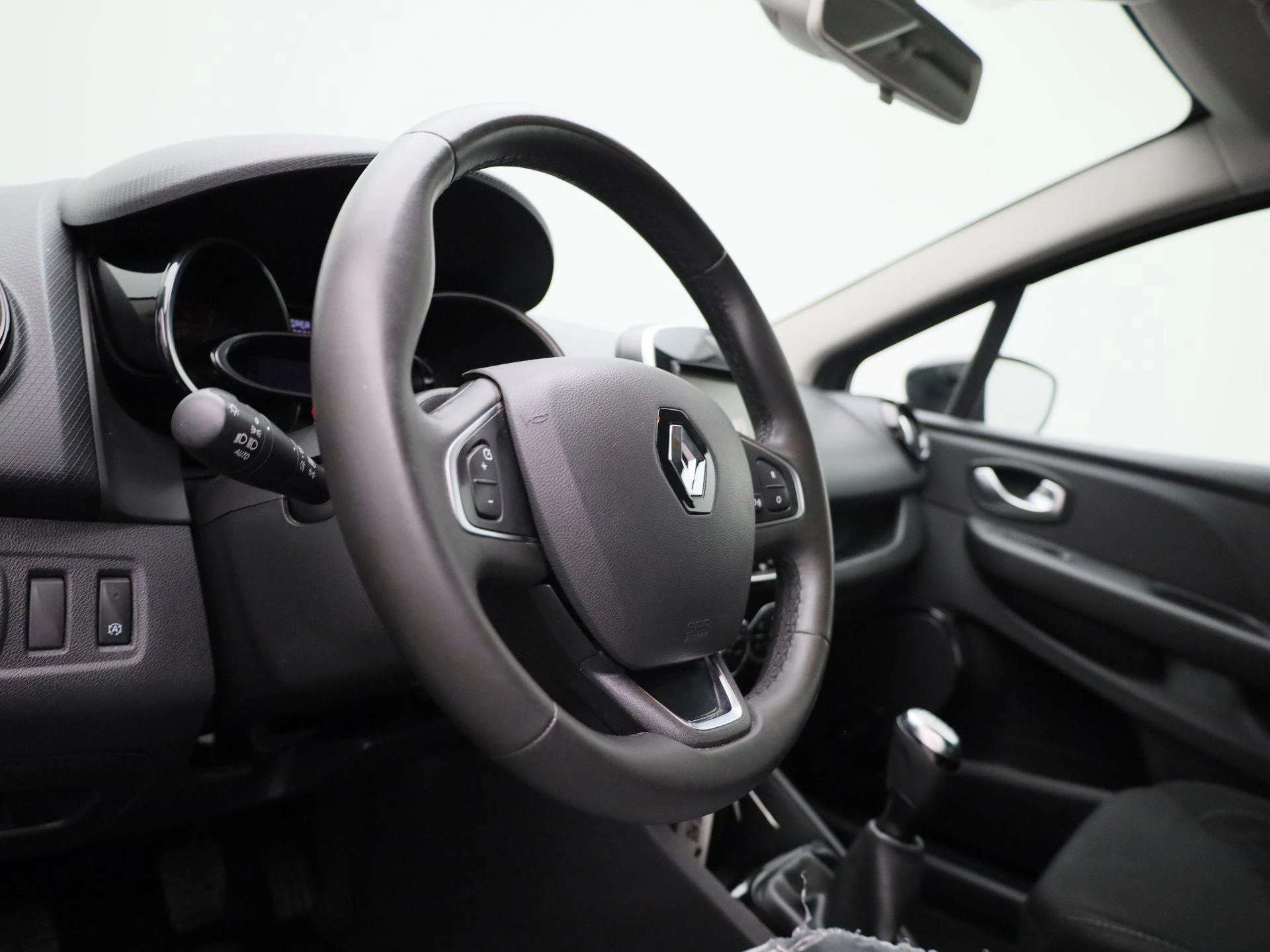 Renault-Clio-image-24