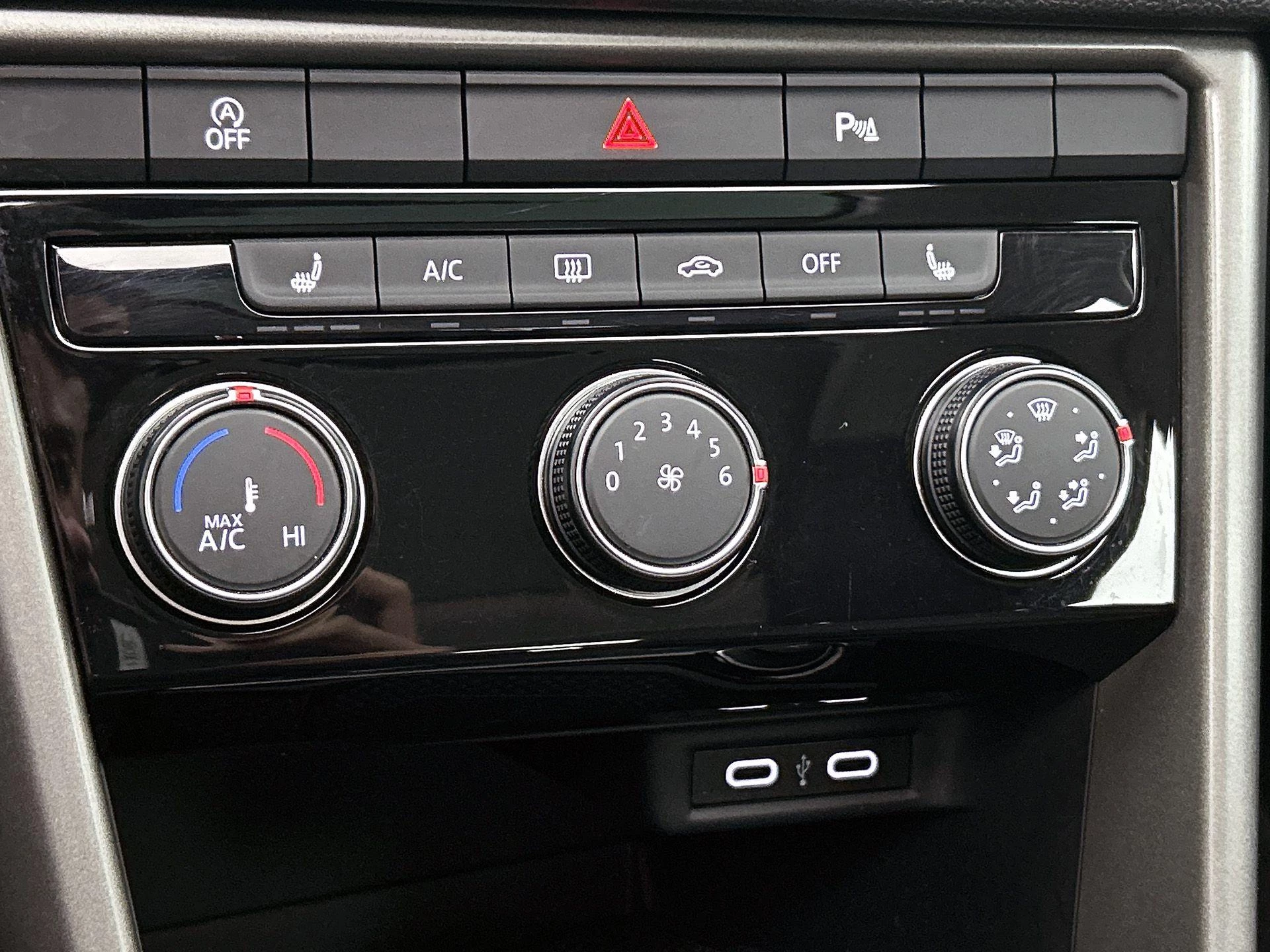 Volkswagen-T-Roc-image-21