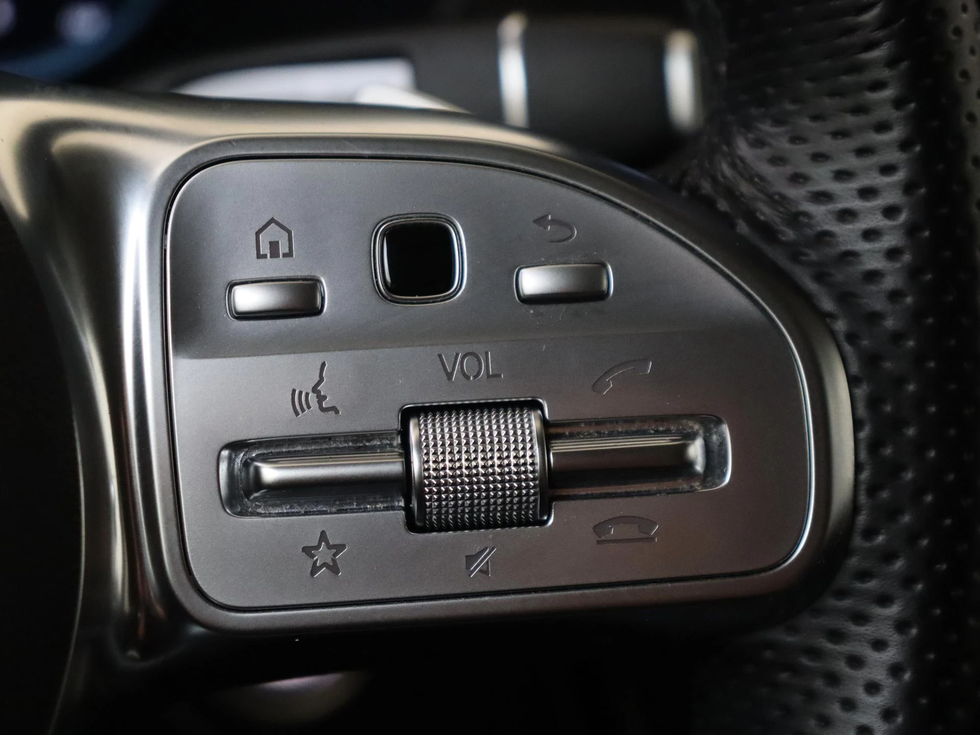 Mercedes-Benz-GLC-image-13