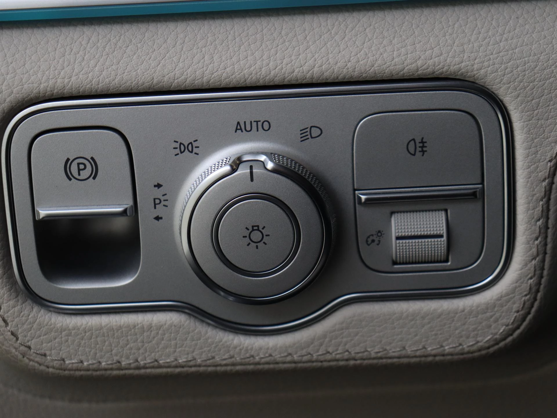 Mercedes-Benz-GLE-image-30