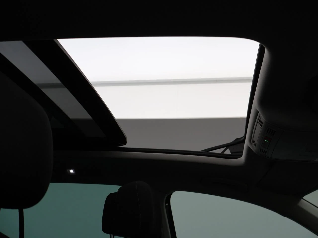 Volkswagen-Tiguan-image-20