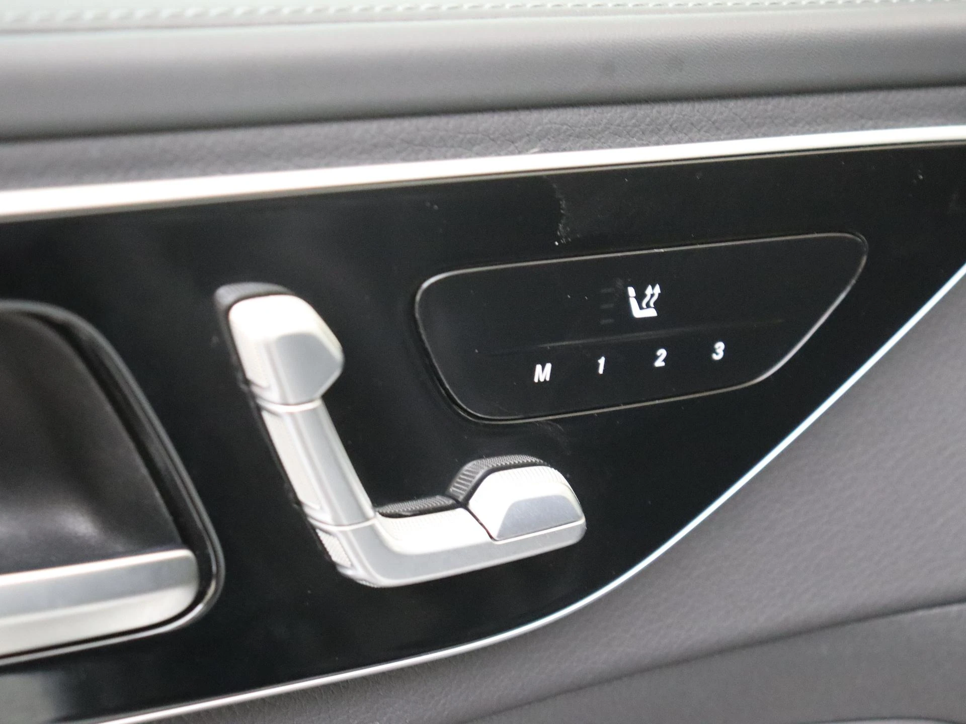 Mercedes-Benz-C-Klasse-image-24