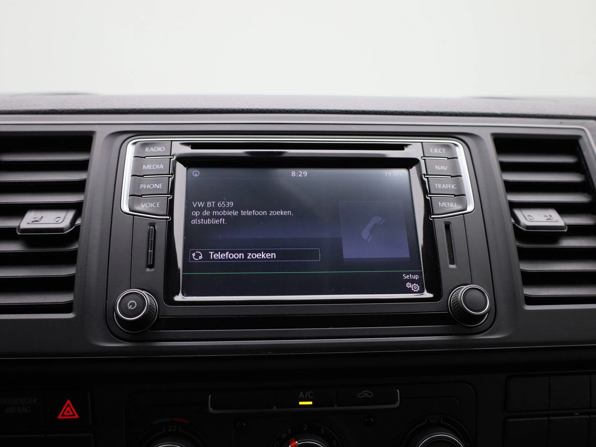Volkswagen-Transporter-image-26