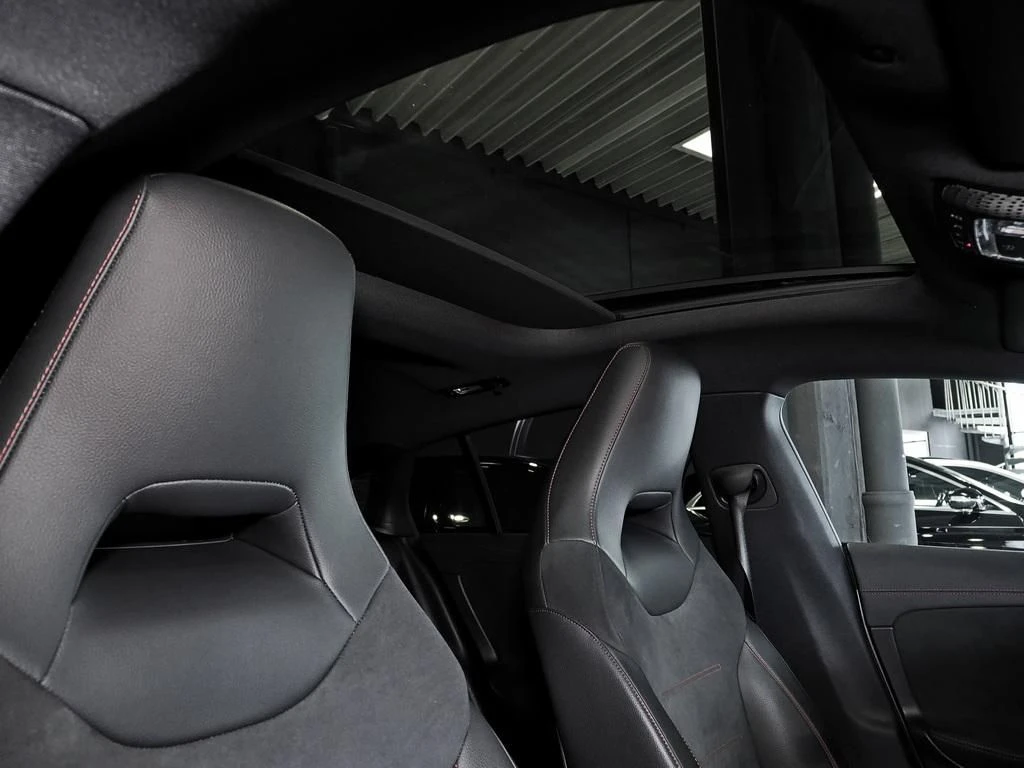 Mercedes-Benz-CLA 200-image-13