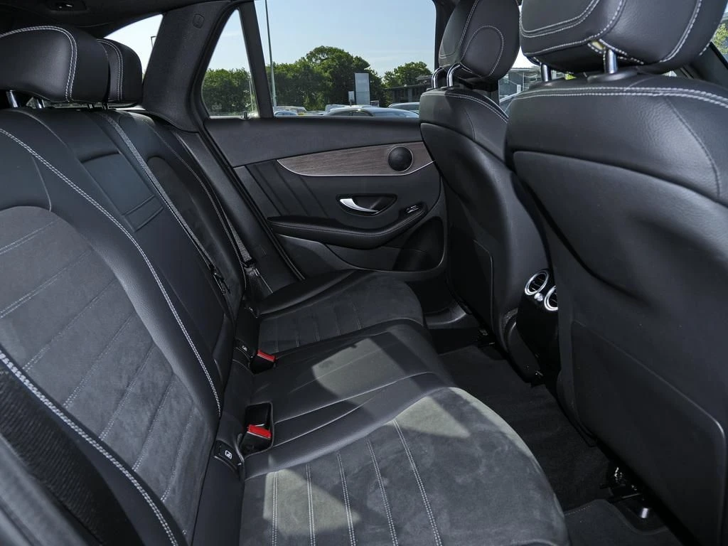 Mercedes-Benz-GLC 300 de-image-14