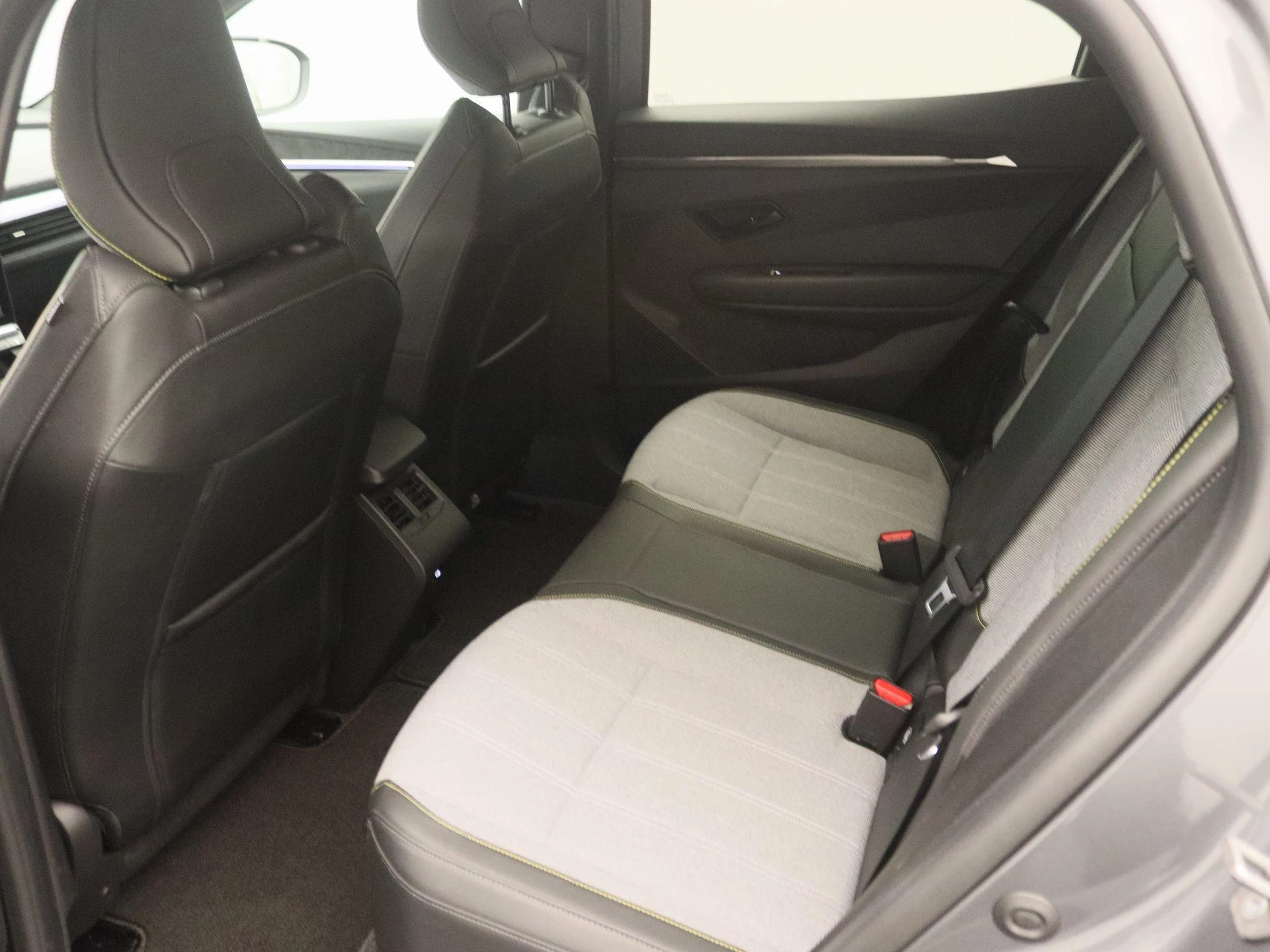 Renault-Megane E-Tech-image-11