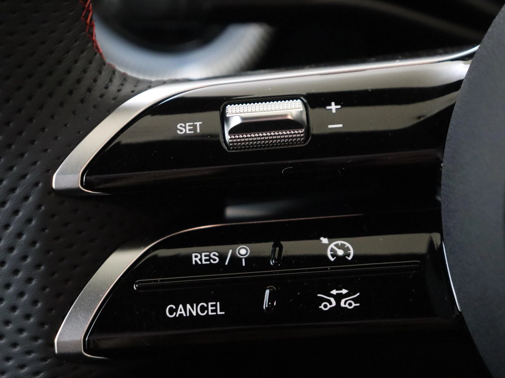 Mercedes-Benz-CLA-image-11