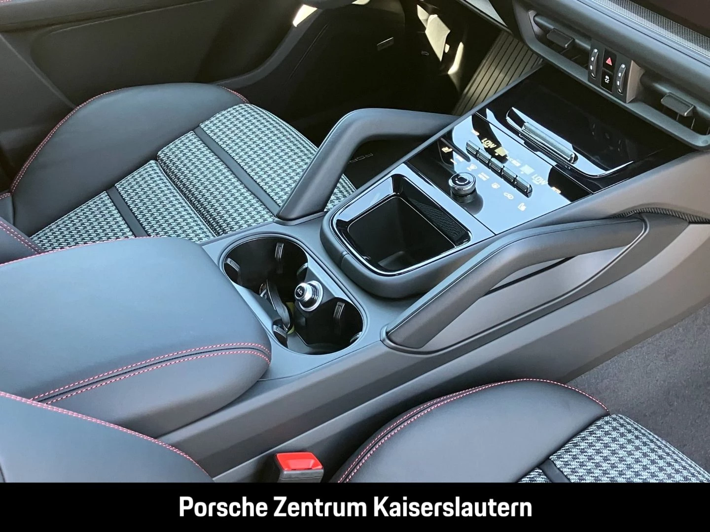 Porsche Cayenne GTS Coupe InnoDrive HA-Lenkung Head-Up gts