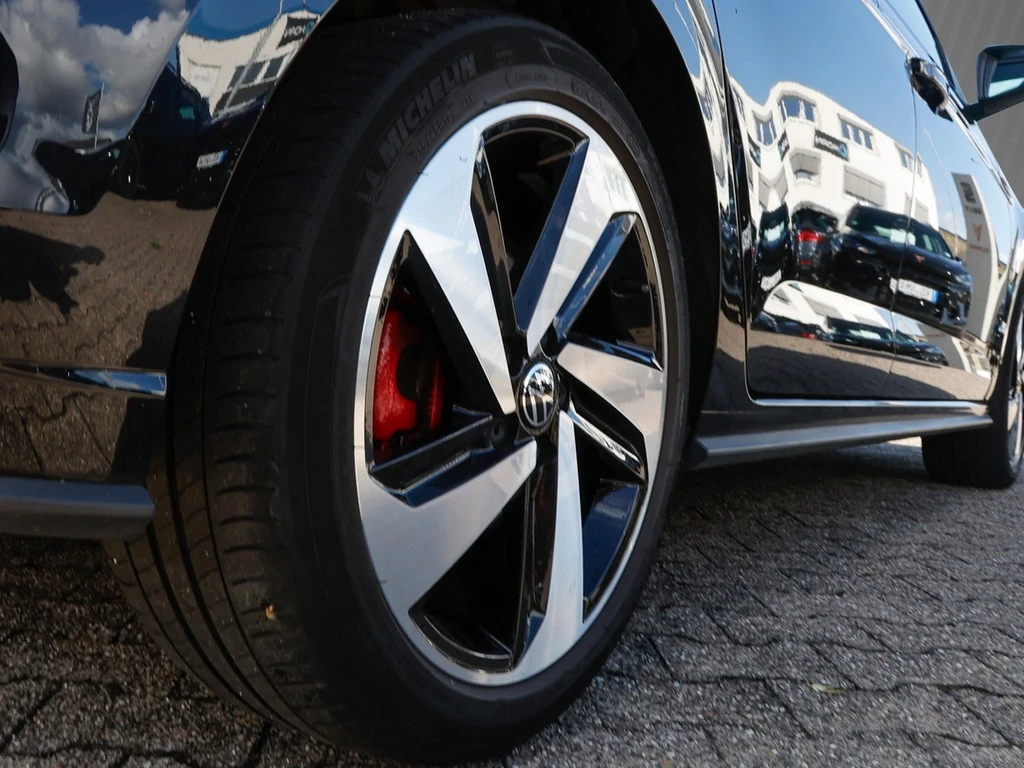 Volkswagen-Polo-image-4