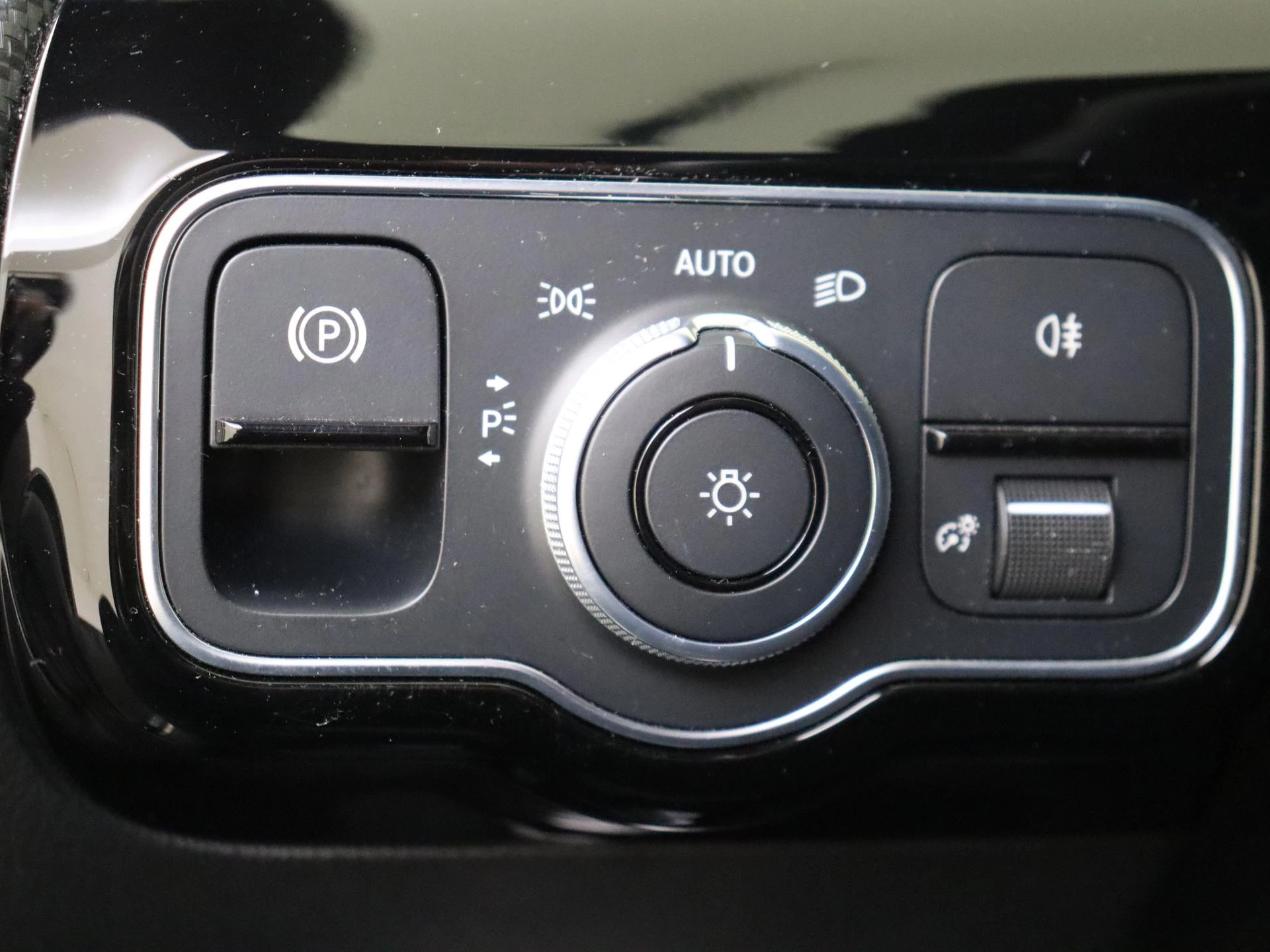 Mercedes-Benz-CLA-image-23