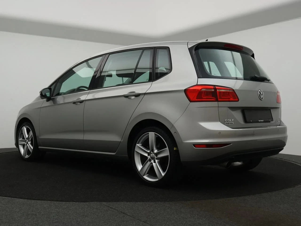 Volkswagen-Golf Sportsvan-image-6