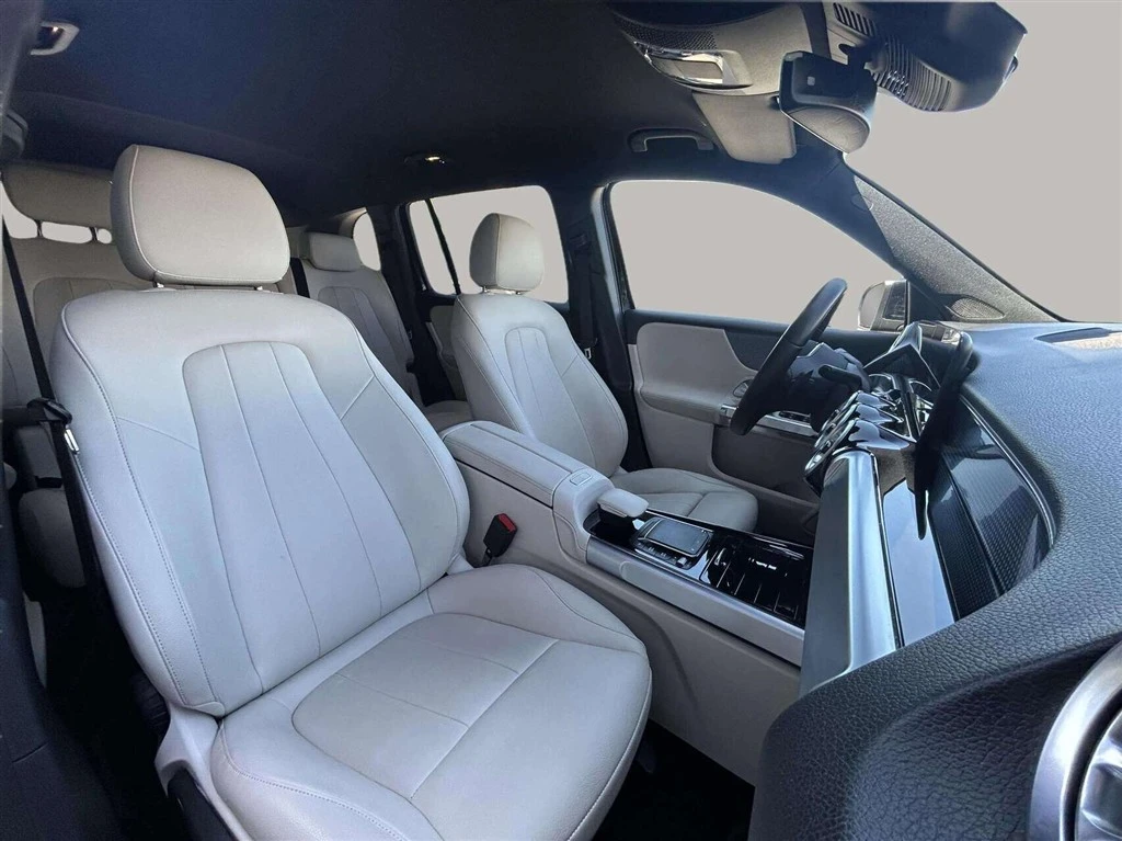 Mercedes-Benz-EQB-image-20