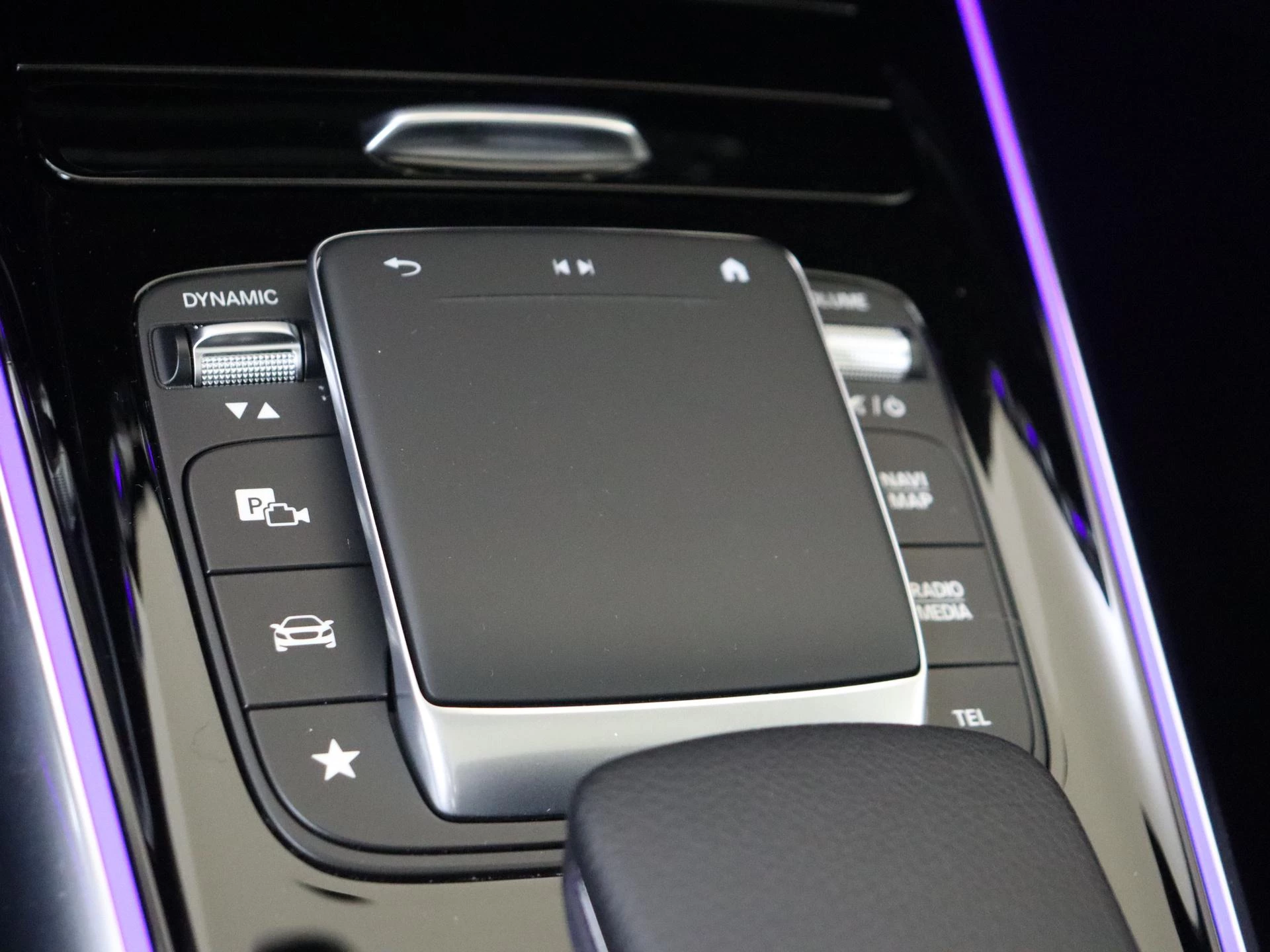 Mercedes-Benz-GLA-image-20