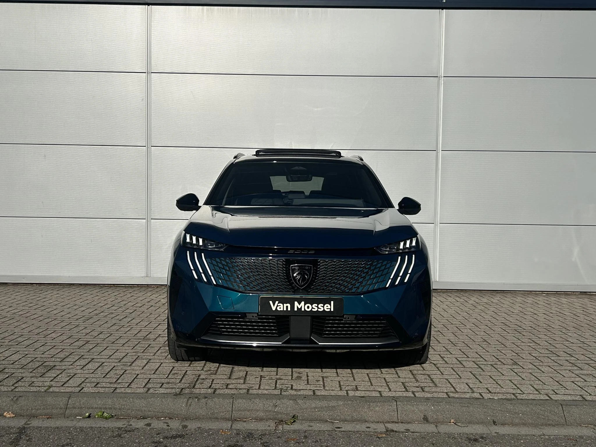 Peugeot-e-5008-image-8