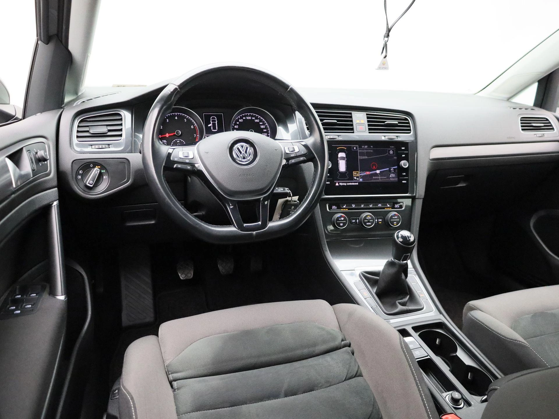 Volkswagen-Golf-image-6
