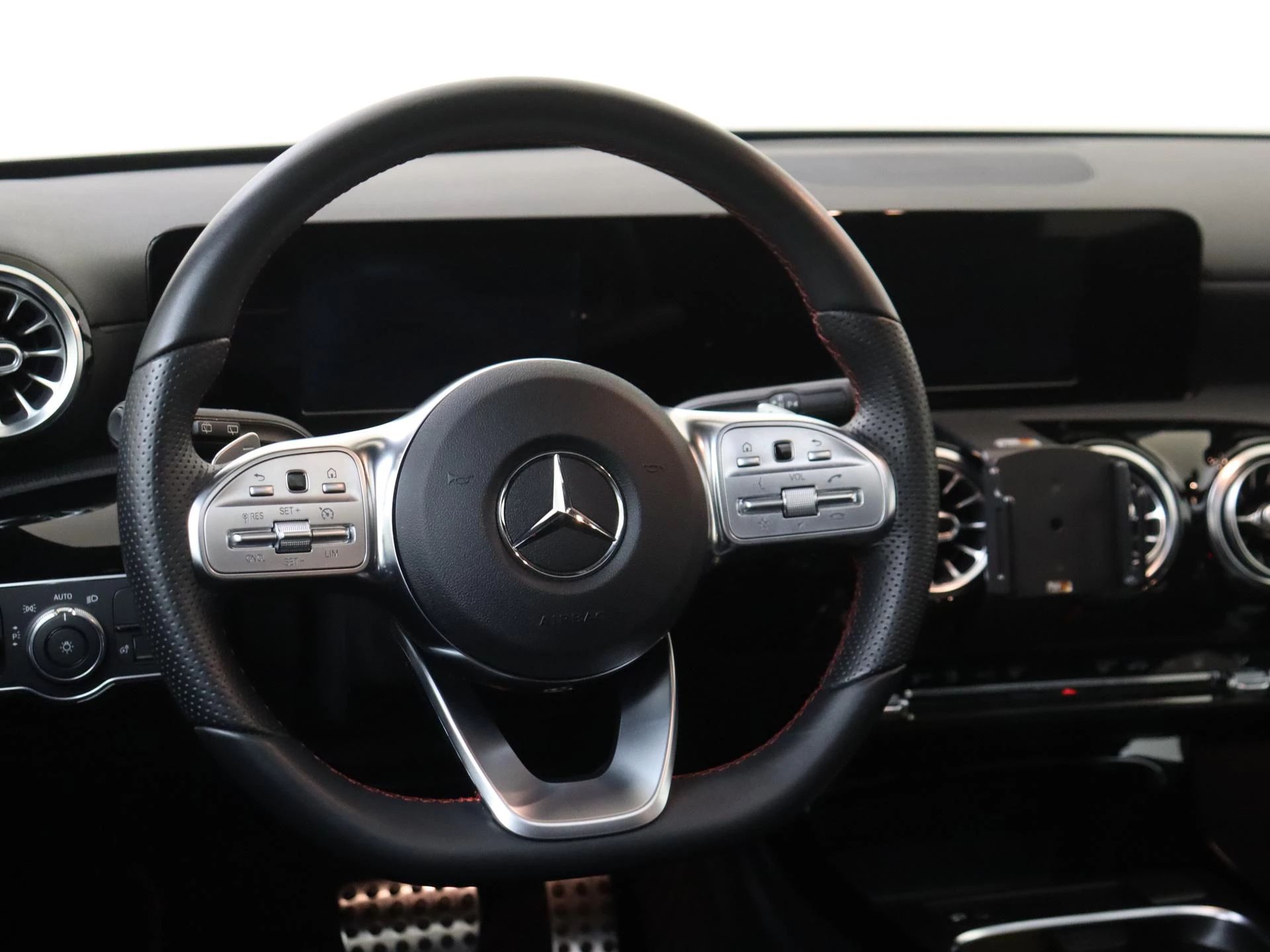 Mercedes-Benz-A-Klasse-image-9