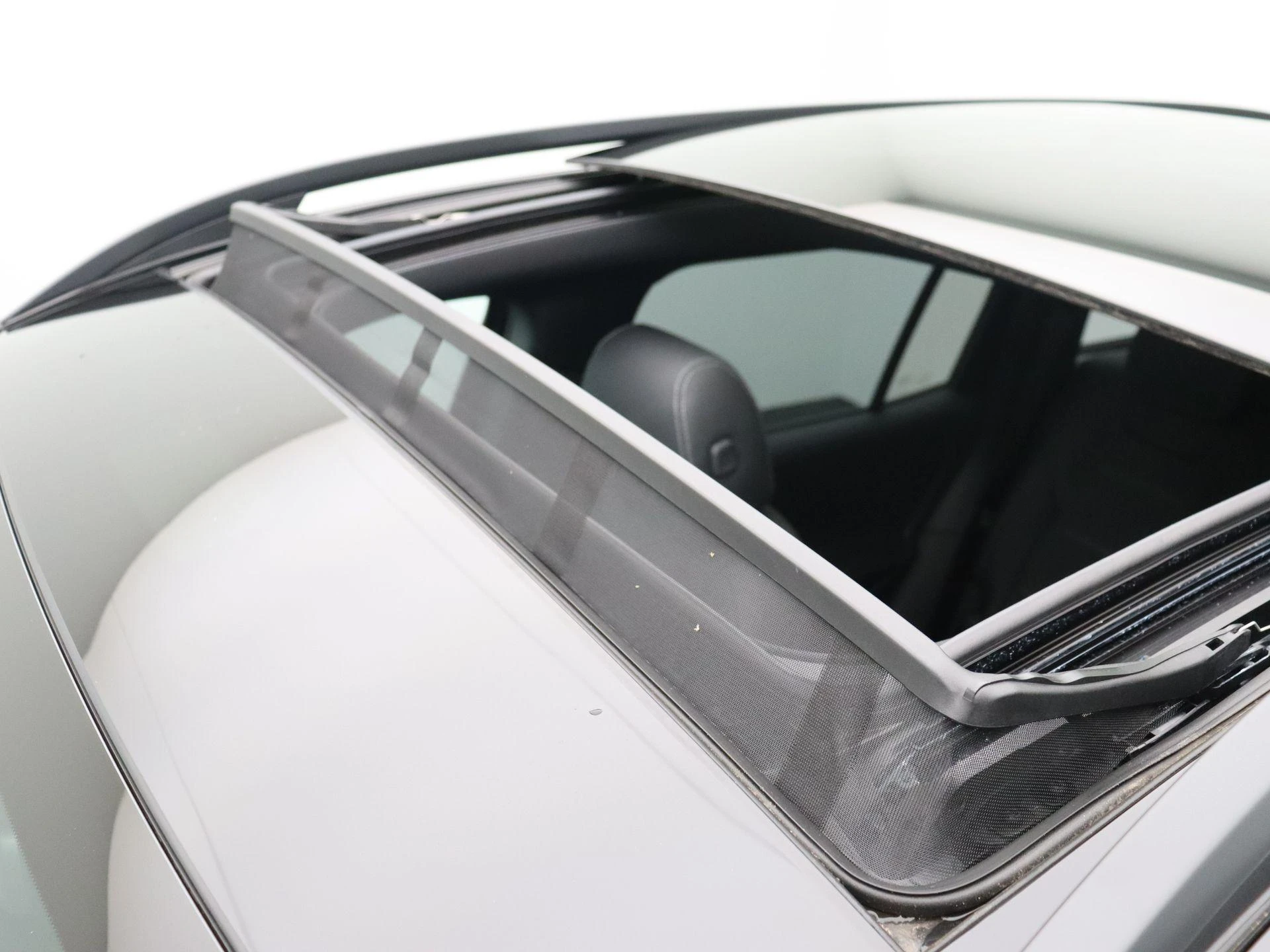 Mercedes-Benz EQB 250+ AMG Line + LEDER + PANO + BURMESTER + CARPLAY + HEAD UP +
