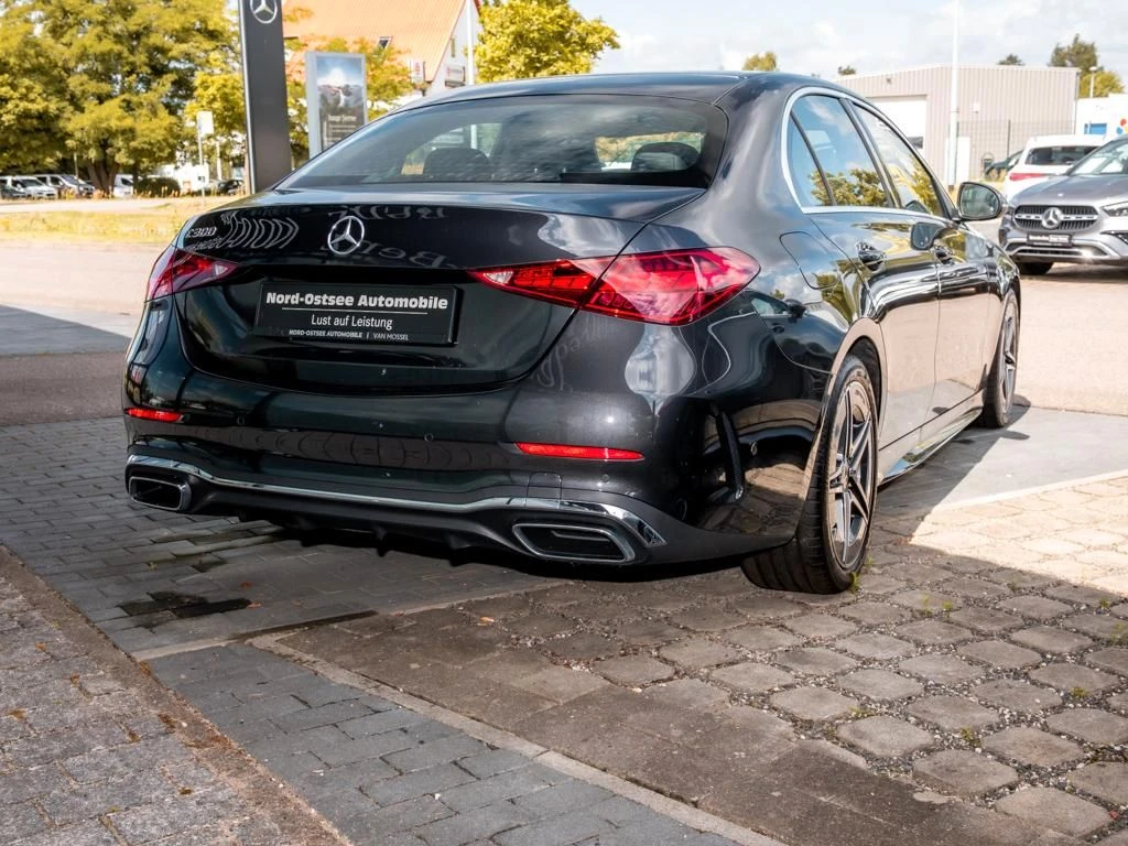 Mercedes-Benz-C-Klasse 300-image-5