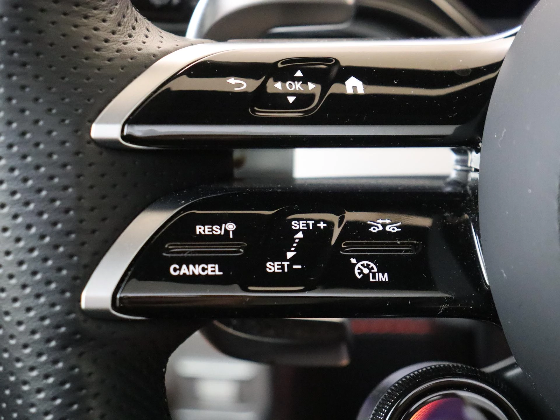 Mercedes-Benz-GLE-image-20