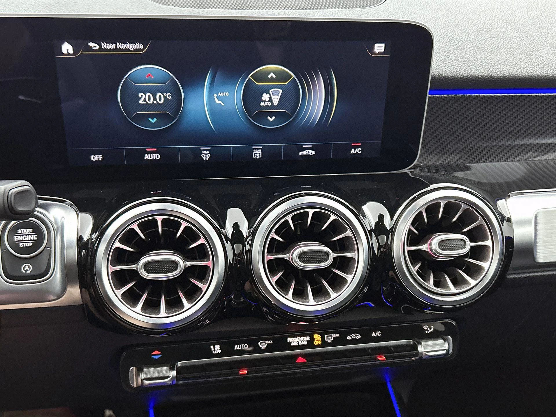 Mercedes-Benz-GLB-image-32