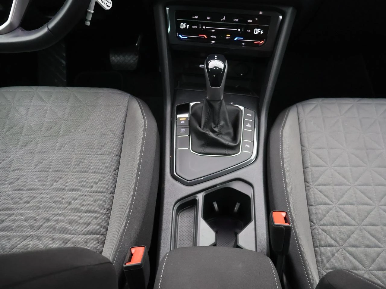 Volkswagen-Tiguan-image-26