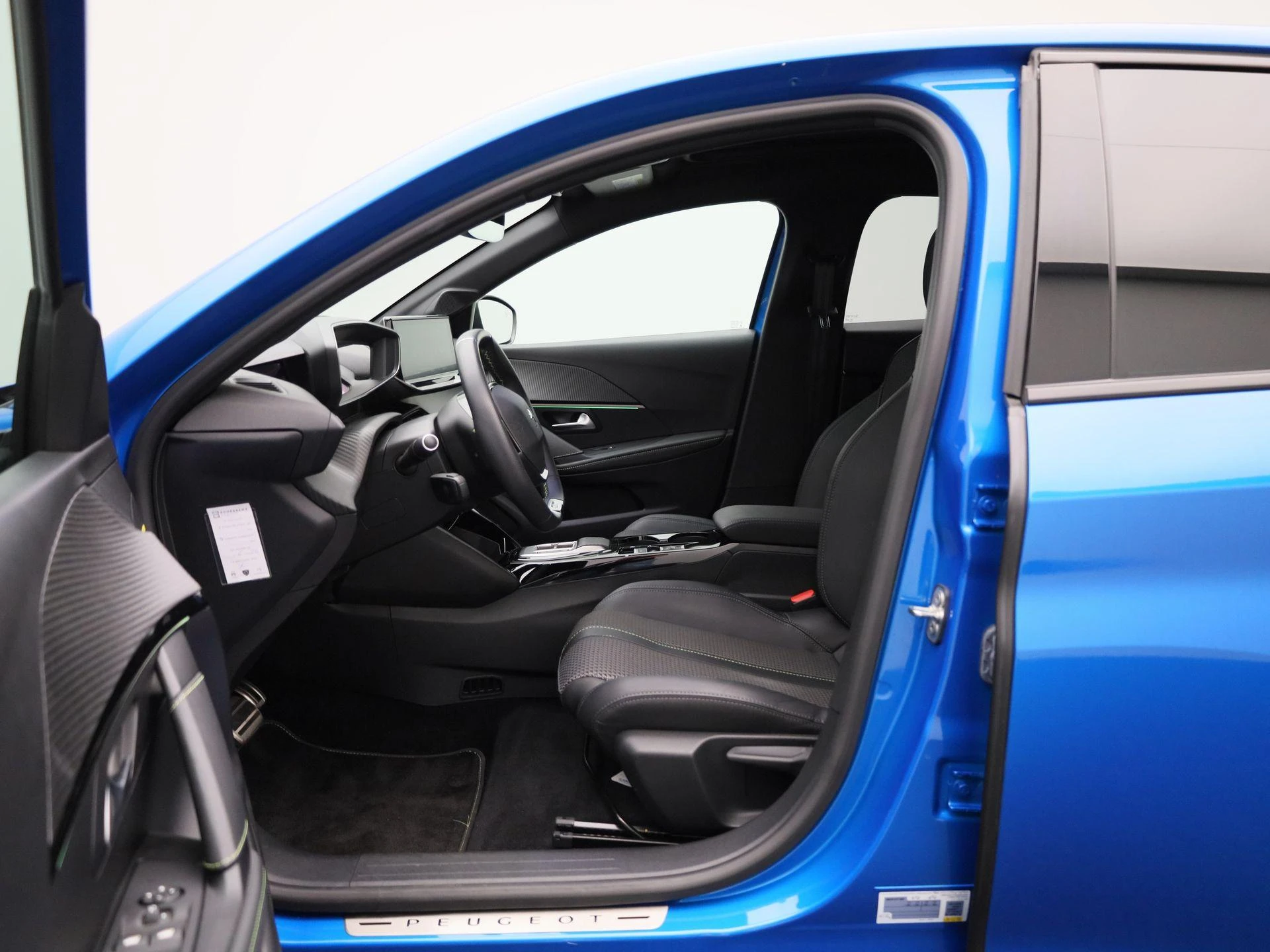 Peugeot-e-208-image-10