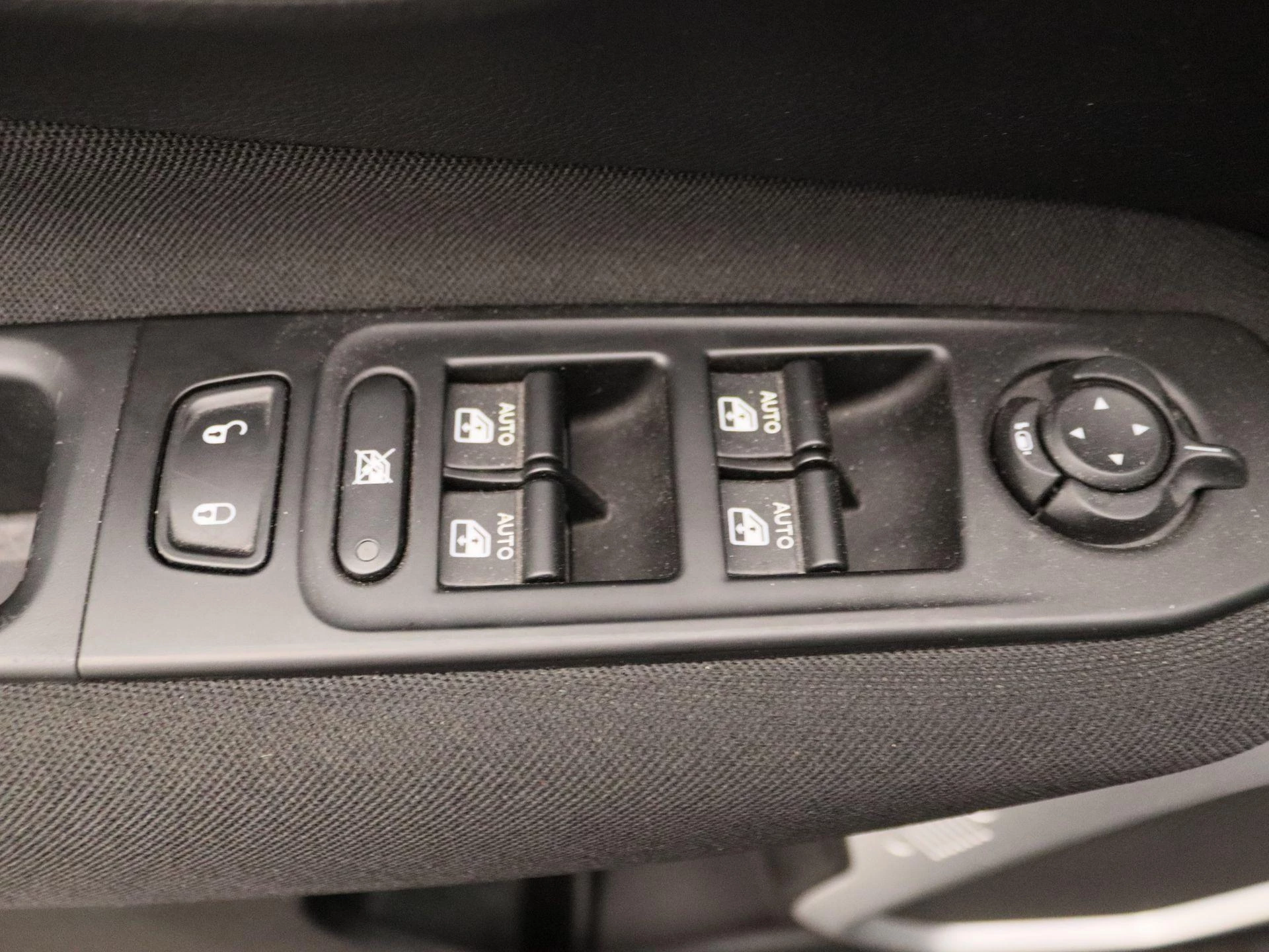 Jeep-Renegade-image-19