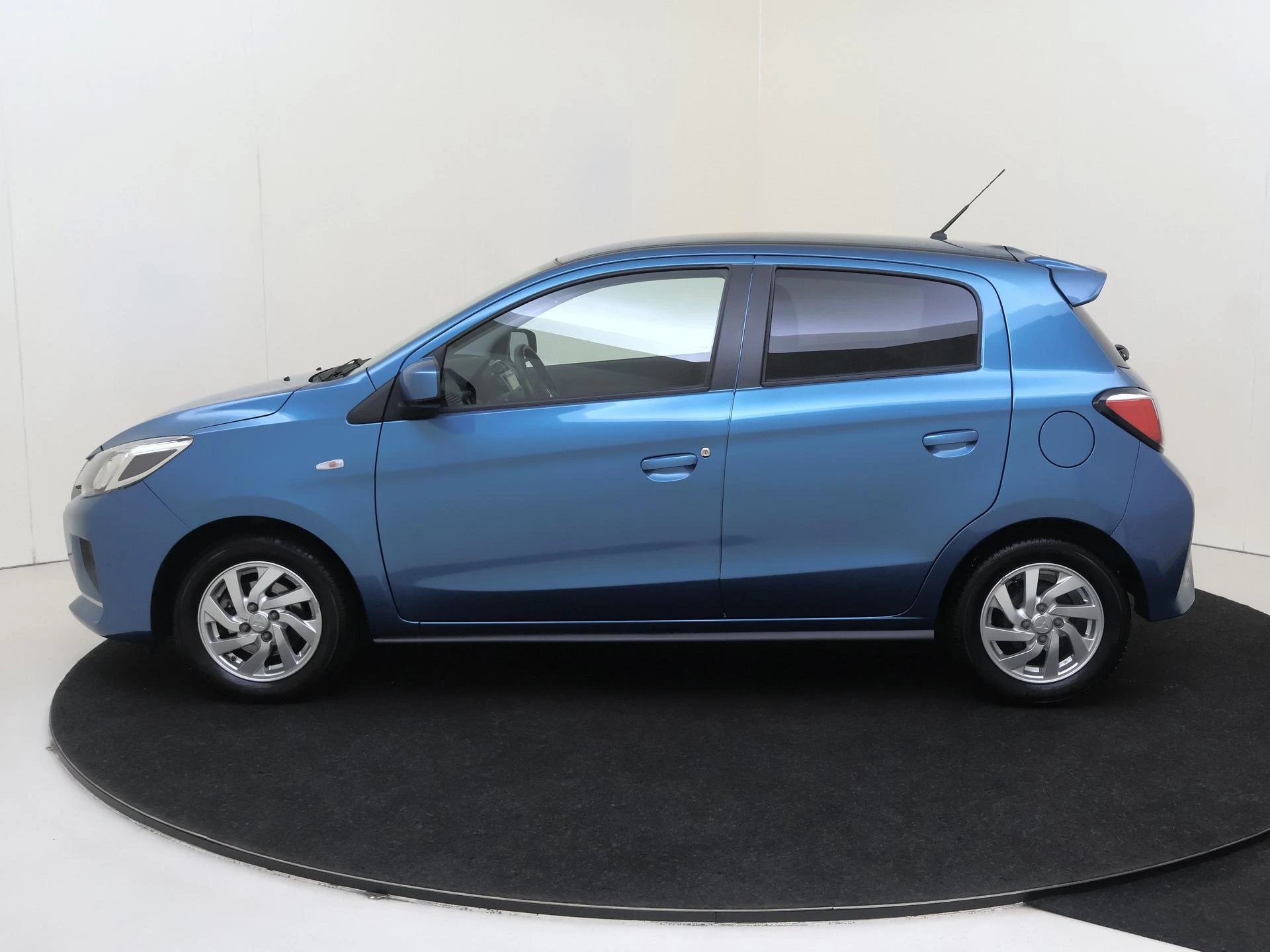 Mitsubishi-Space Star-image-3