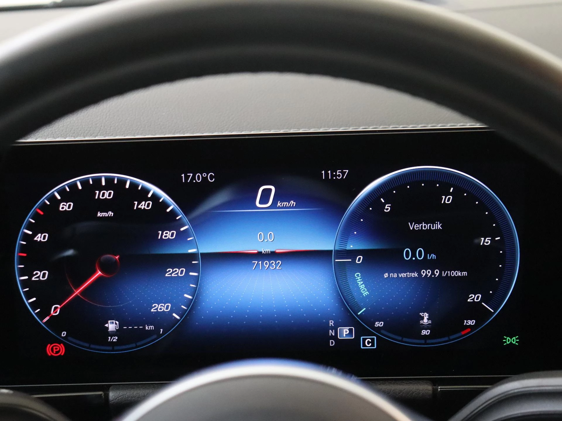 Mercedes-Benz-GLA-image-11