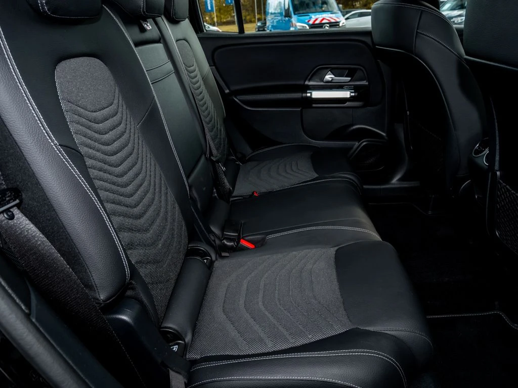Mercedes-Benz-GLB 200-image-11