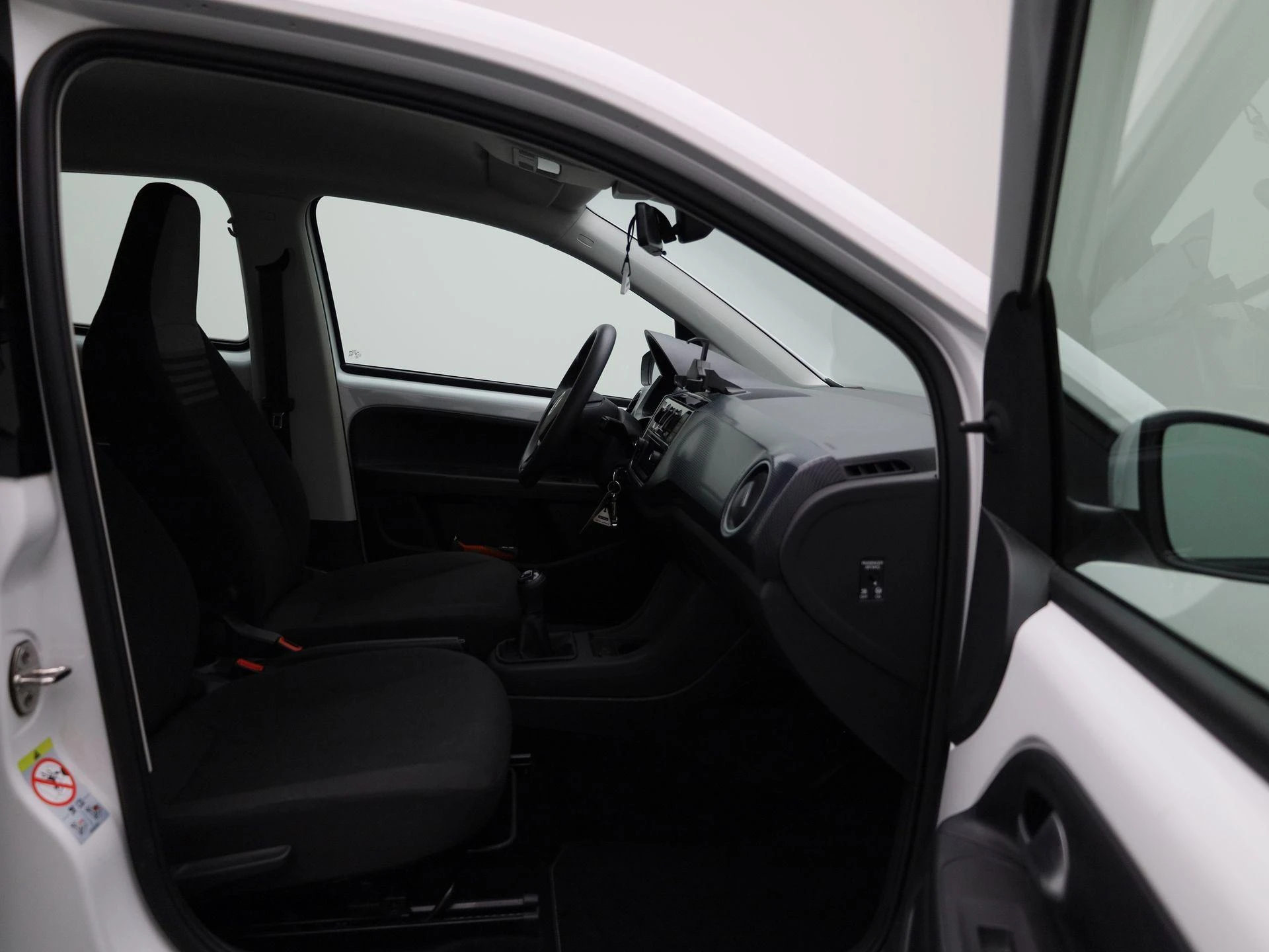Volkswagen-up!-image-25