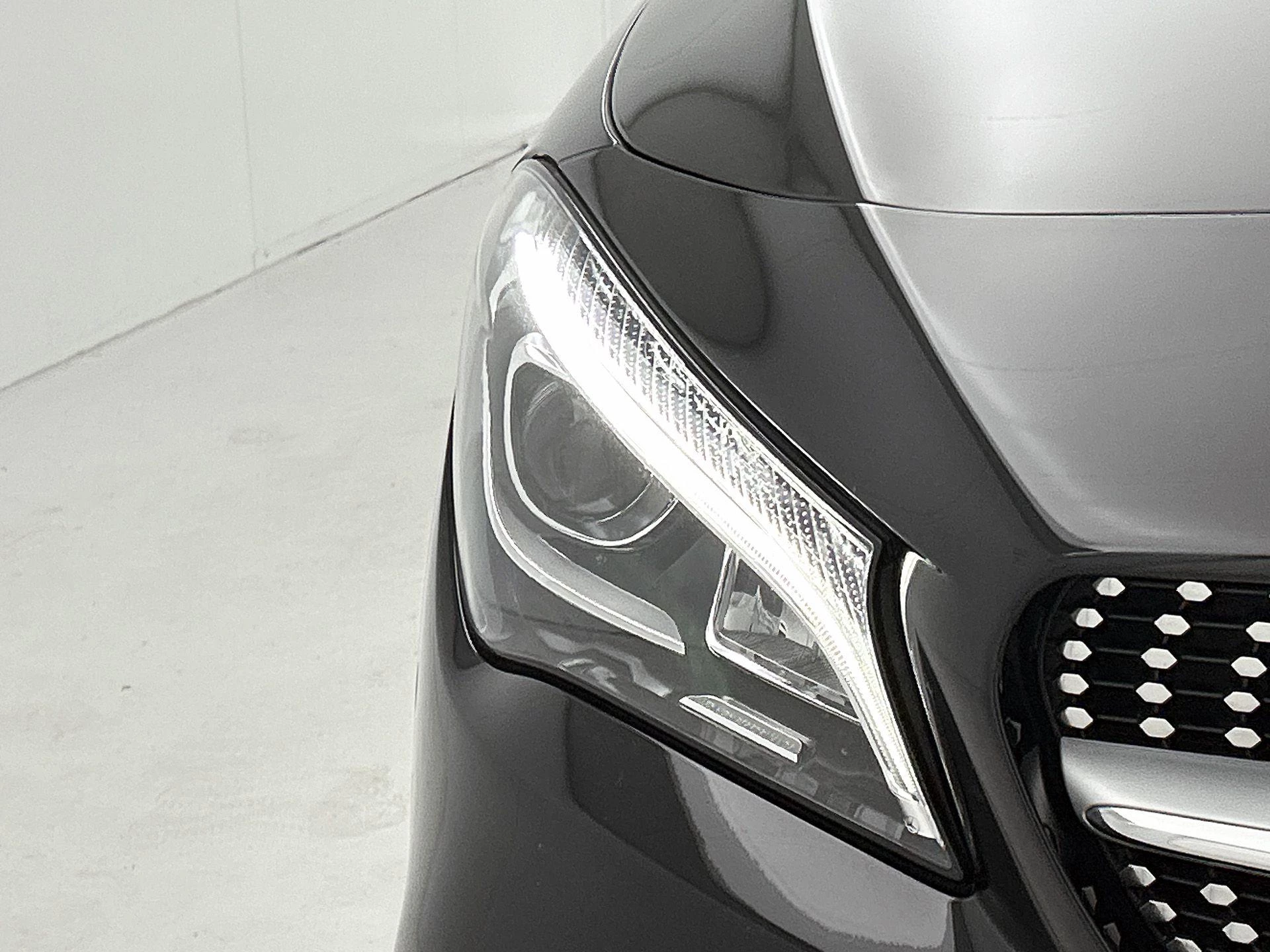 Mercedes-Benz CLA 180 Business Solution AMG Upgrade Edition