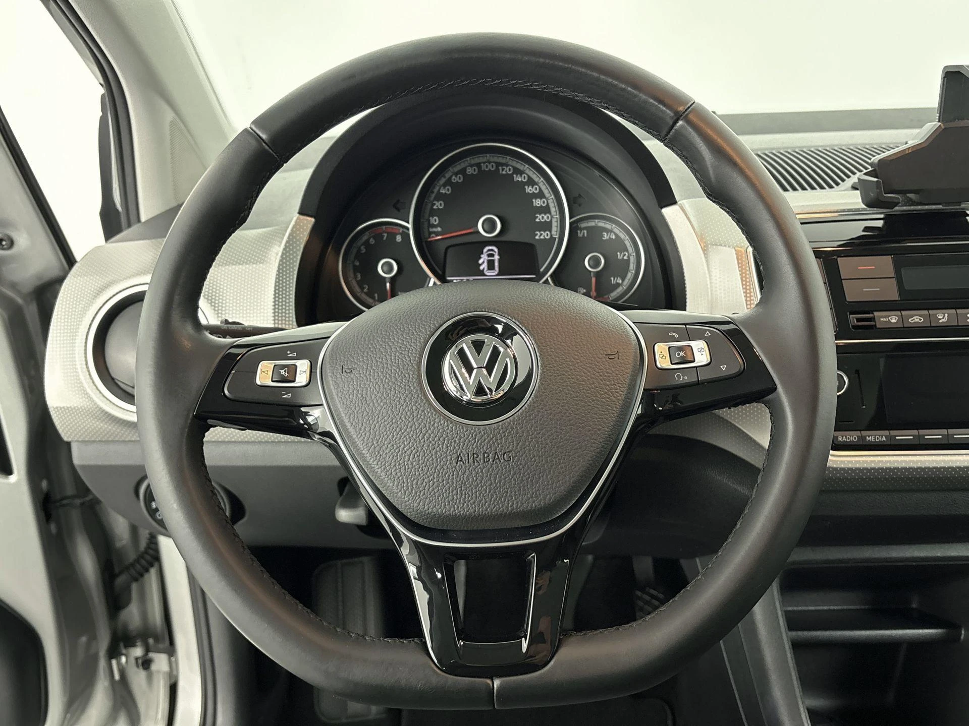 Volkswagen-up!-image-14