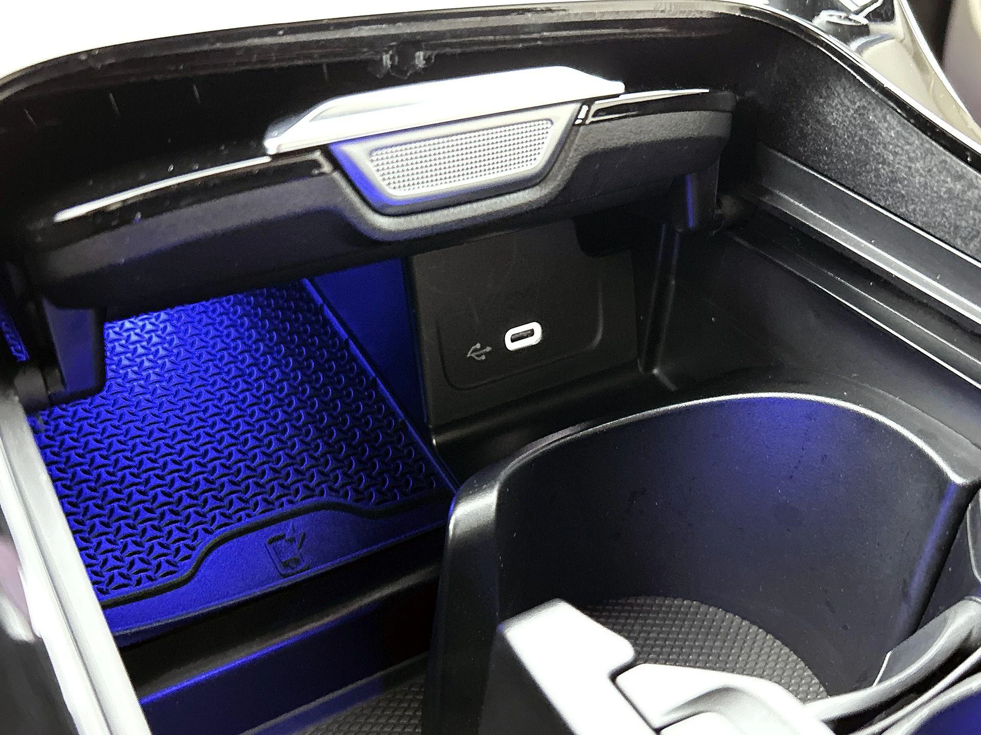 Mercedes-Benz-C-Klasse-image-22