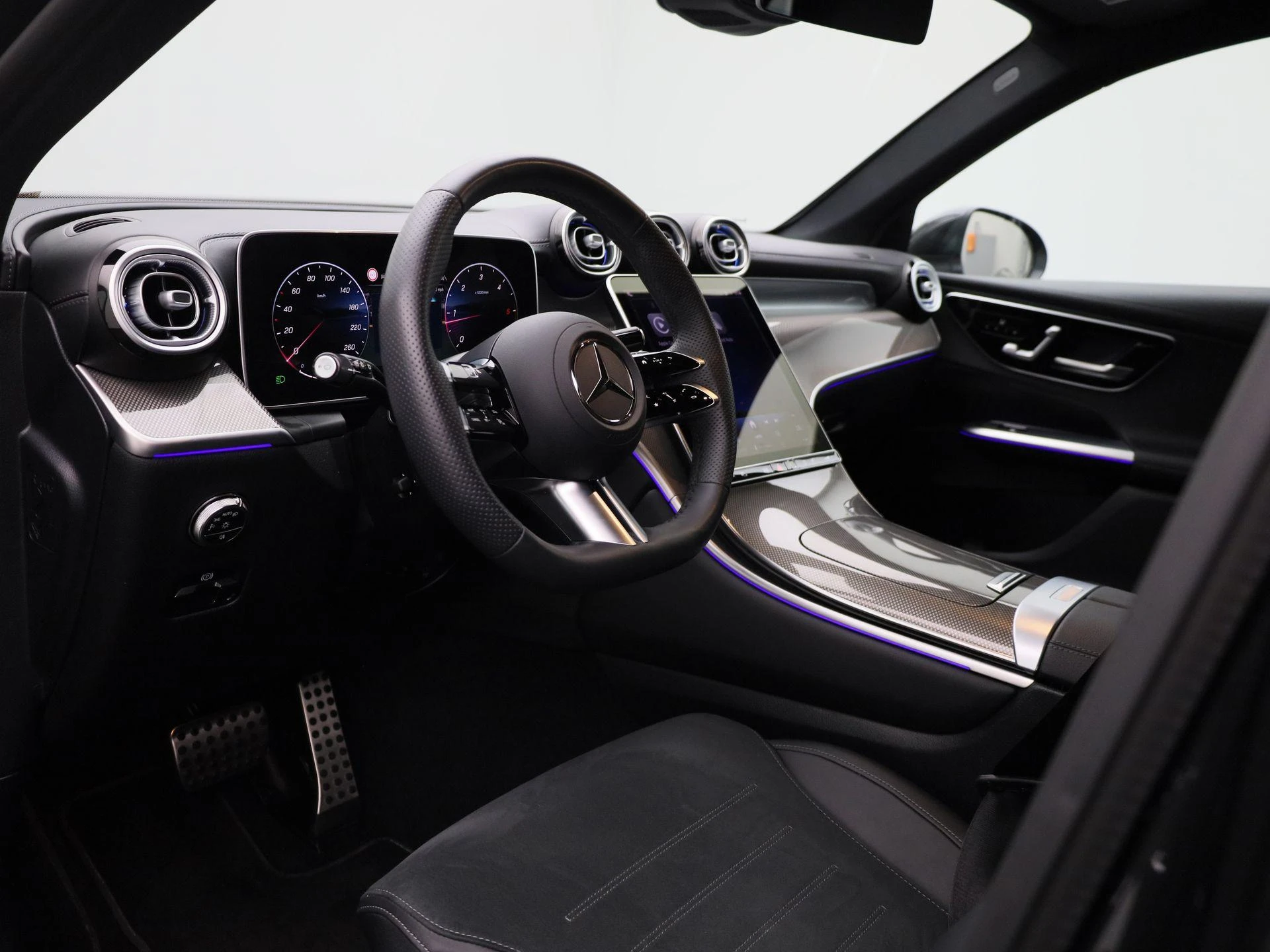 Mercedes-Benz-GLC-image-34