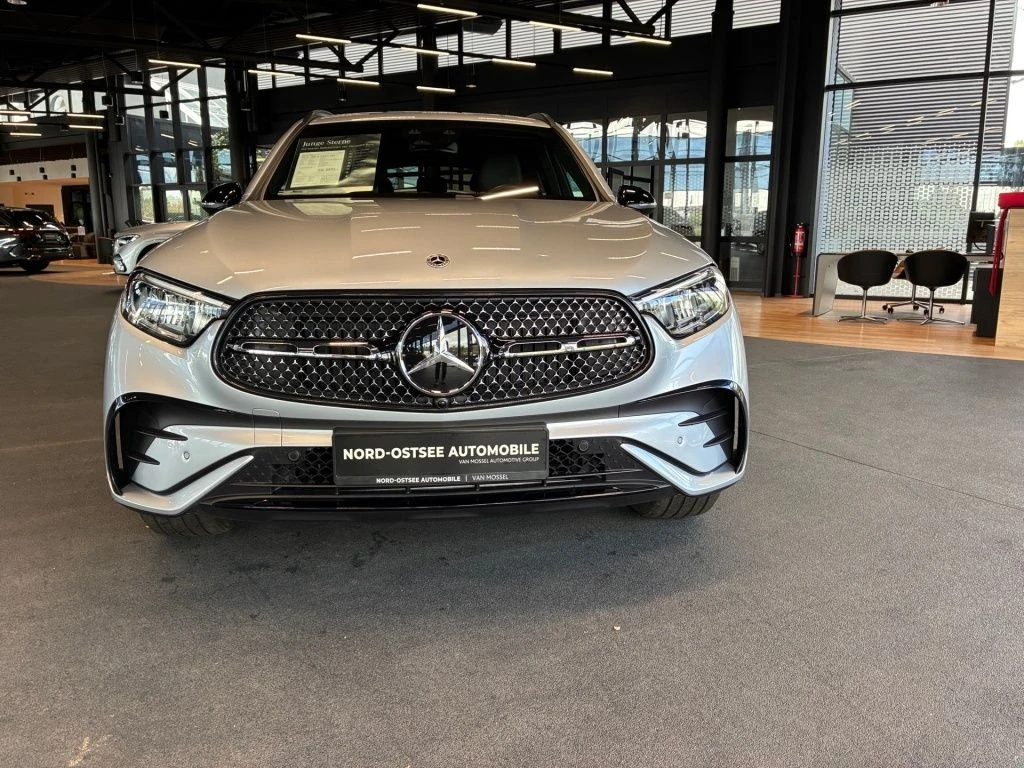 Mercedes-Benz-GLC 300 d-image-18
