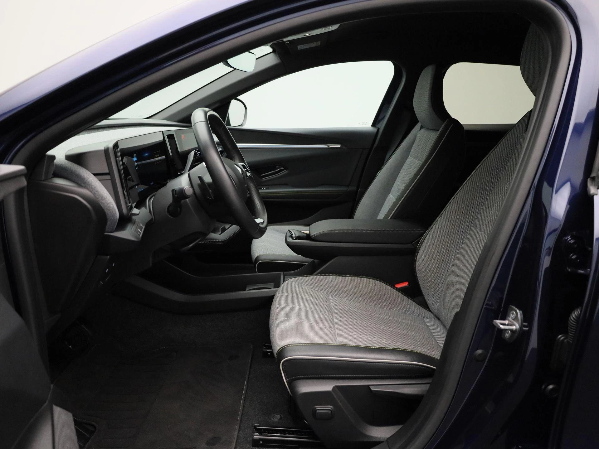 Renault-Megane E-Tech-image-8