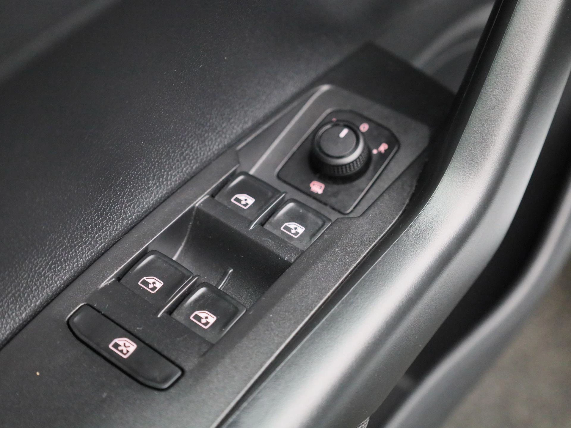 Volkswagen-Polo-image-26