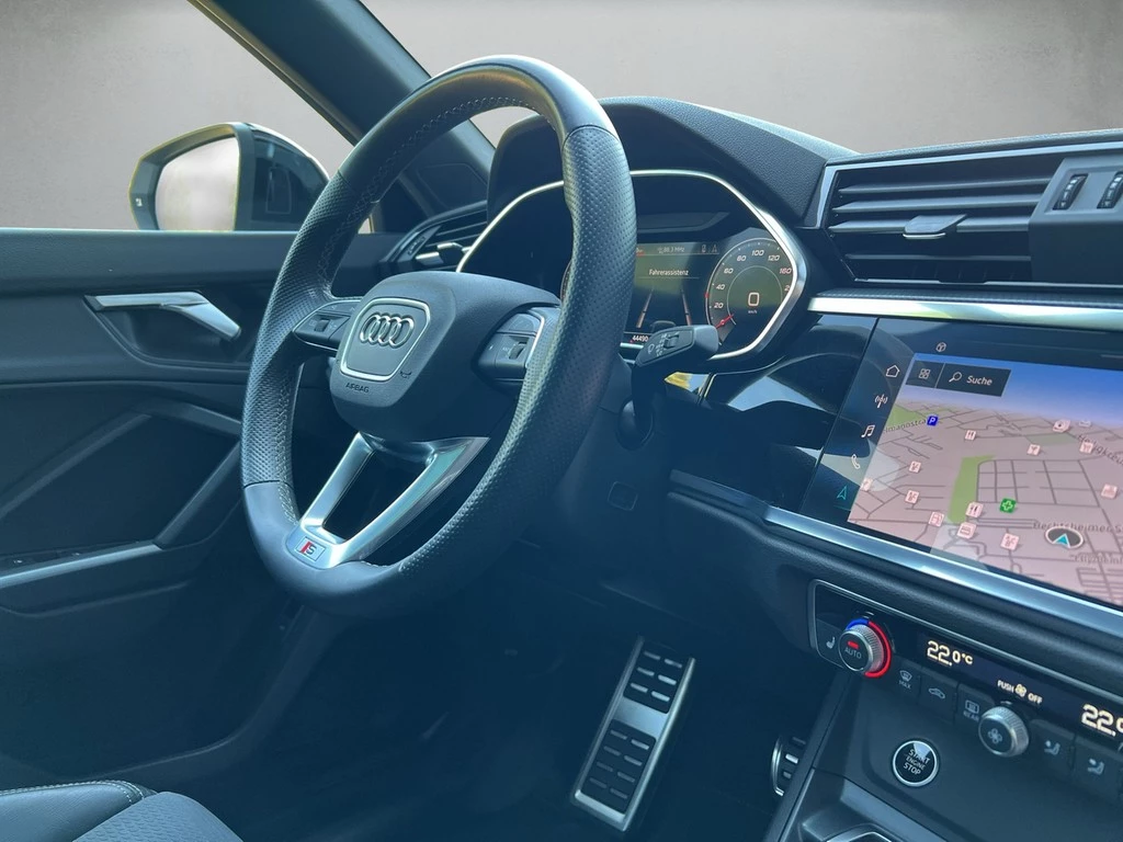 Audi Q3 S line 35 TFSI S tronic *Standhzg*Pano*AHK*