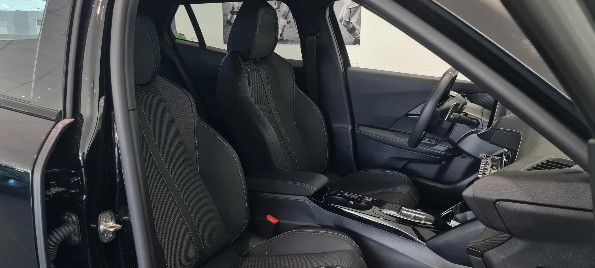 Peugeot 2008 1.2 Hybrid 145 GT