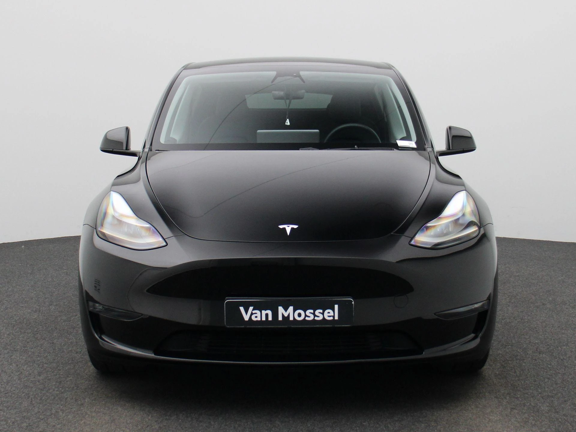 Tesla-Model Y-image-2