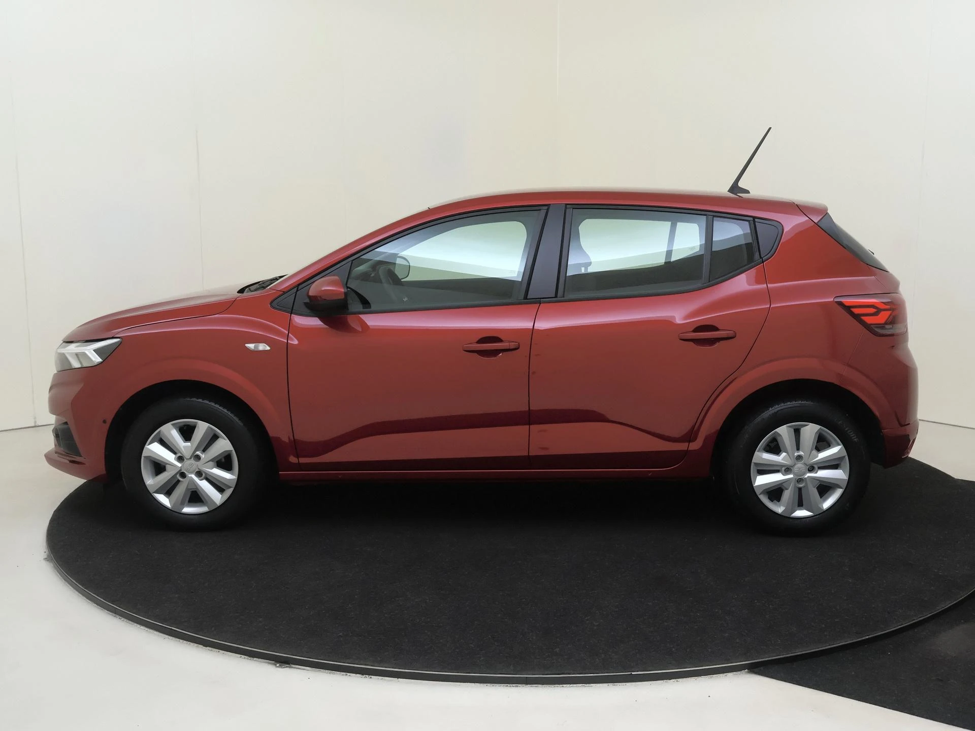 Dacia-Sandero-image-7