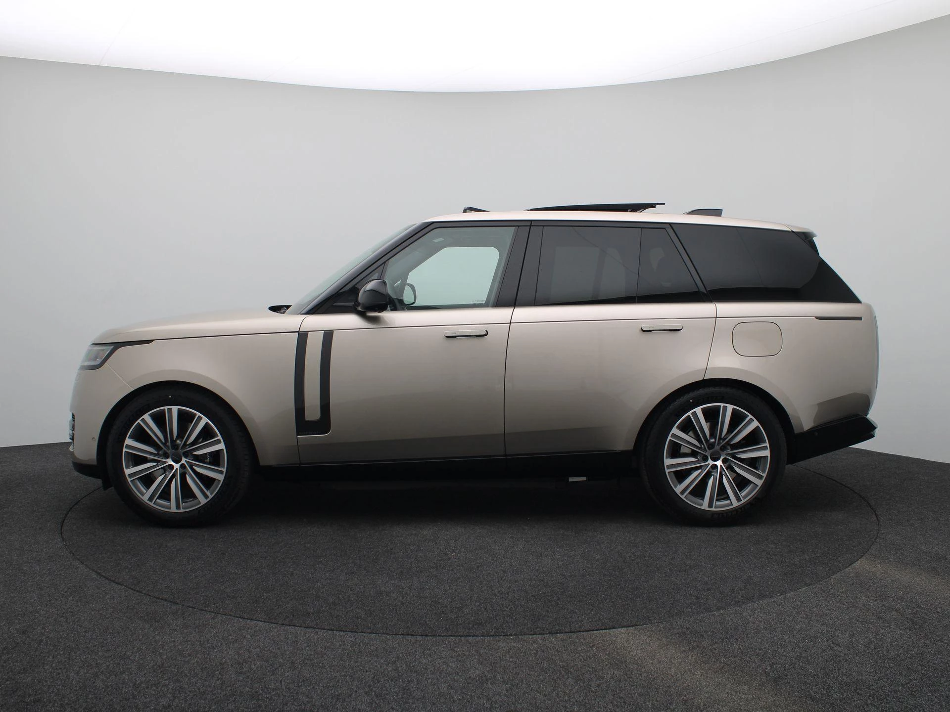 Land Rover-Range Rover-image-3