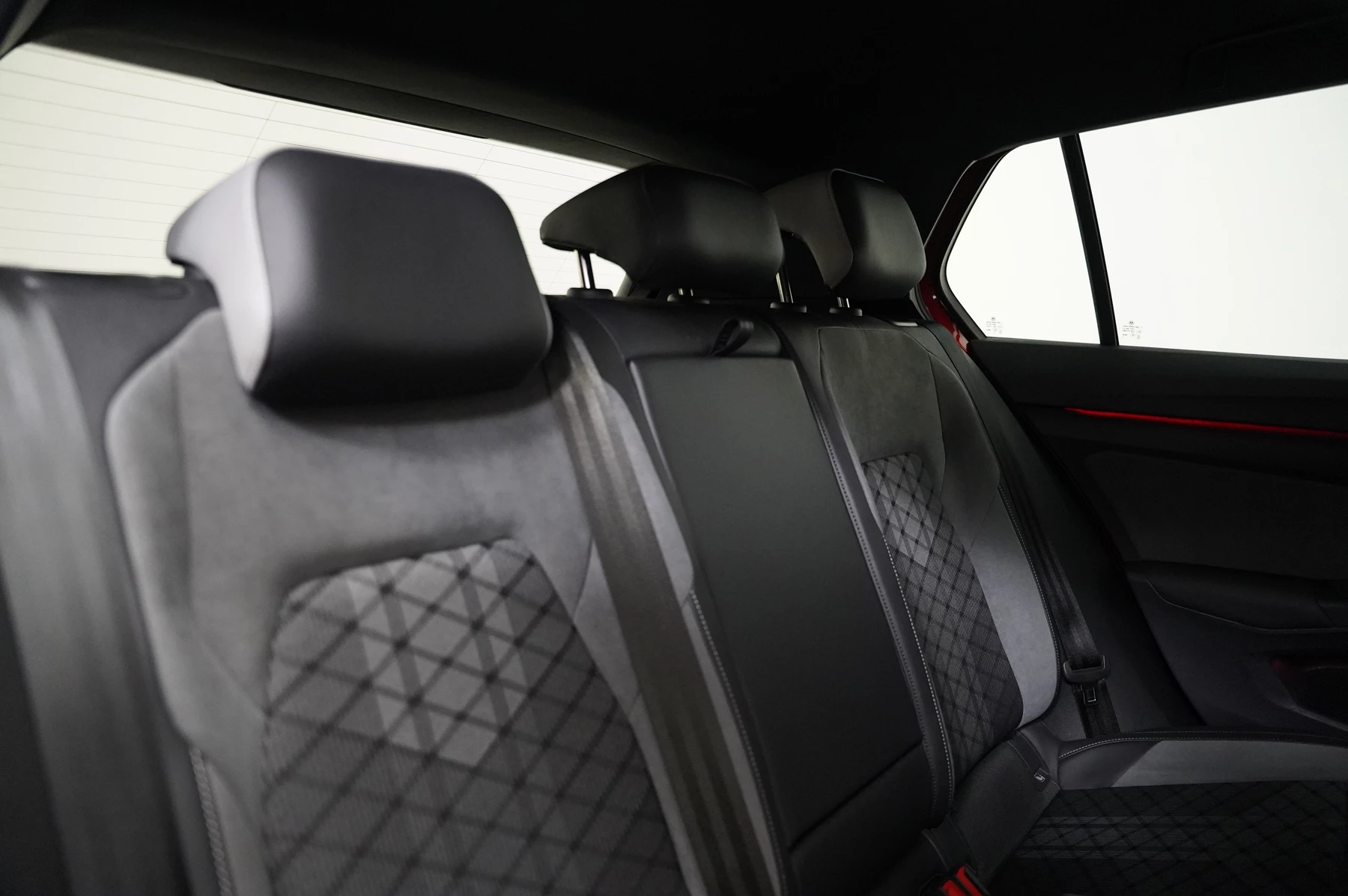 Volkswagen-Golf-image-23