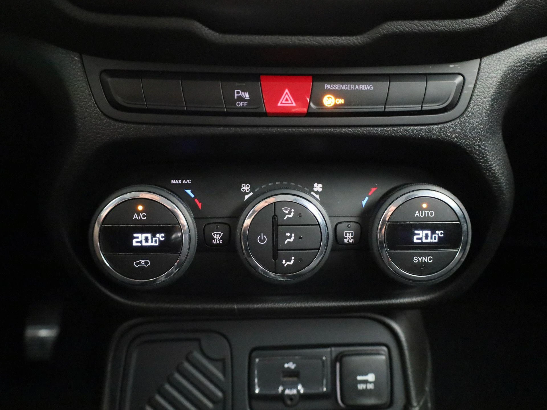 Jeep-Renegade-image-17