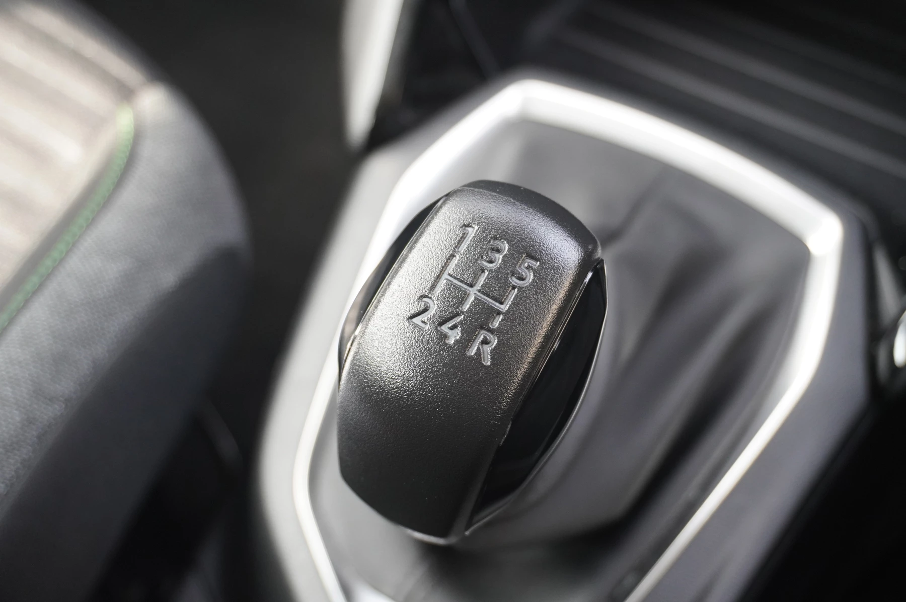 Peugeot-208-image-33