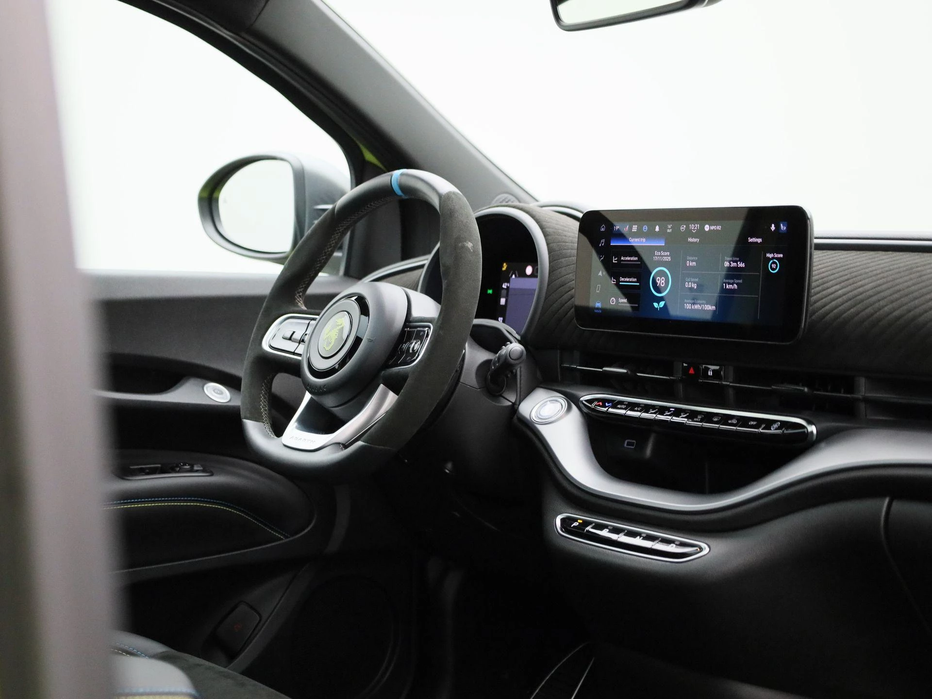 Abarth-500C-image-37