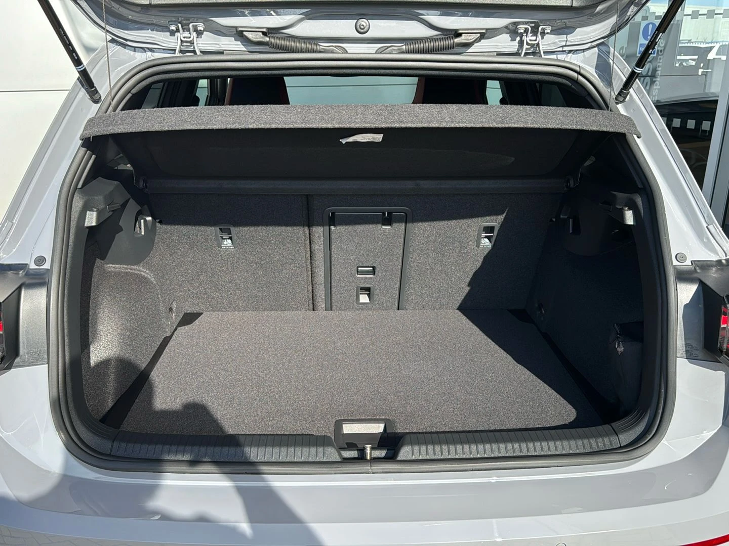 Volkswagen-Golf-image-14